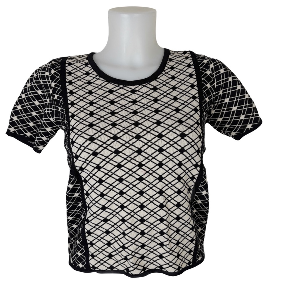 Olive & Oak Black and Cream Geometric Short Sleeve Top